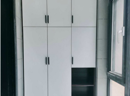 全鋁陽臺(tái)柜